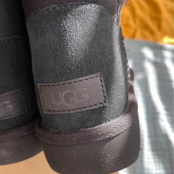 NEW 6 AUTHENTIC UGG Women's Bailey Button II Boot, Black, 6 - Picture 6 of 10